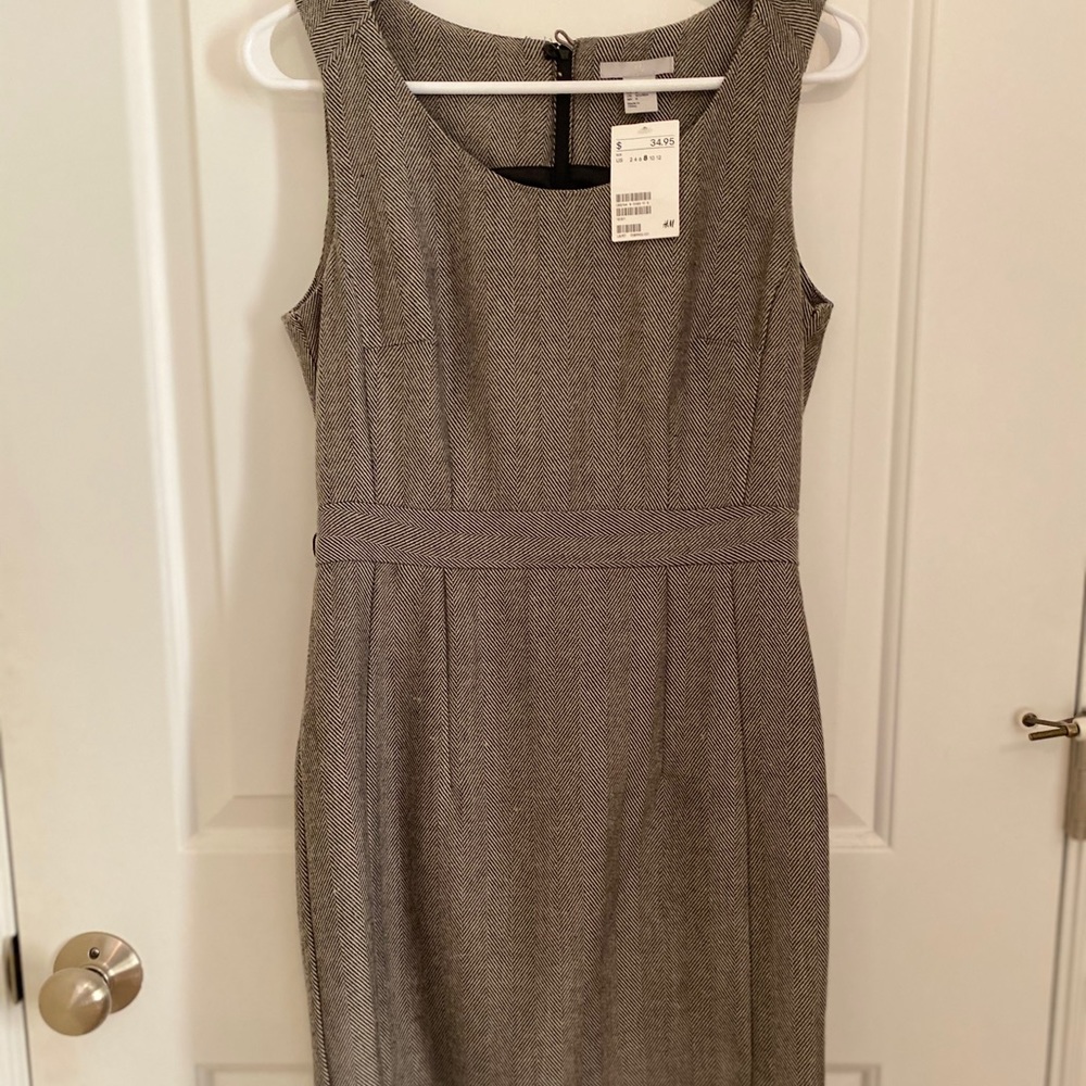 Sleeveless lined dress from H&M.